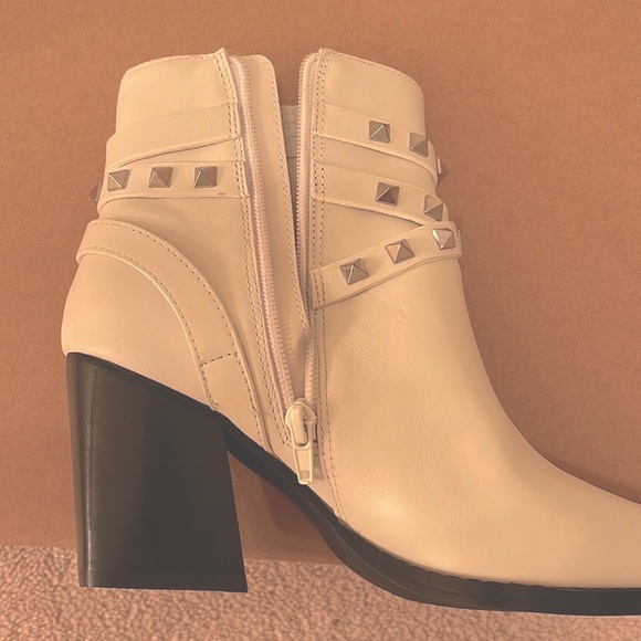 NEW!!! STEVE MADDEN booties - Picture 4 of 5
